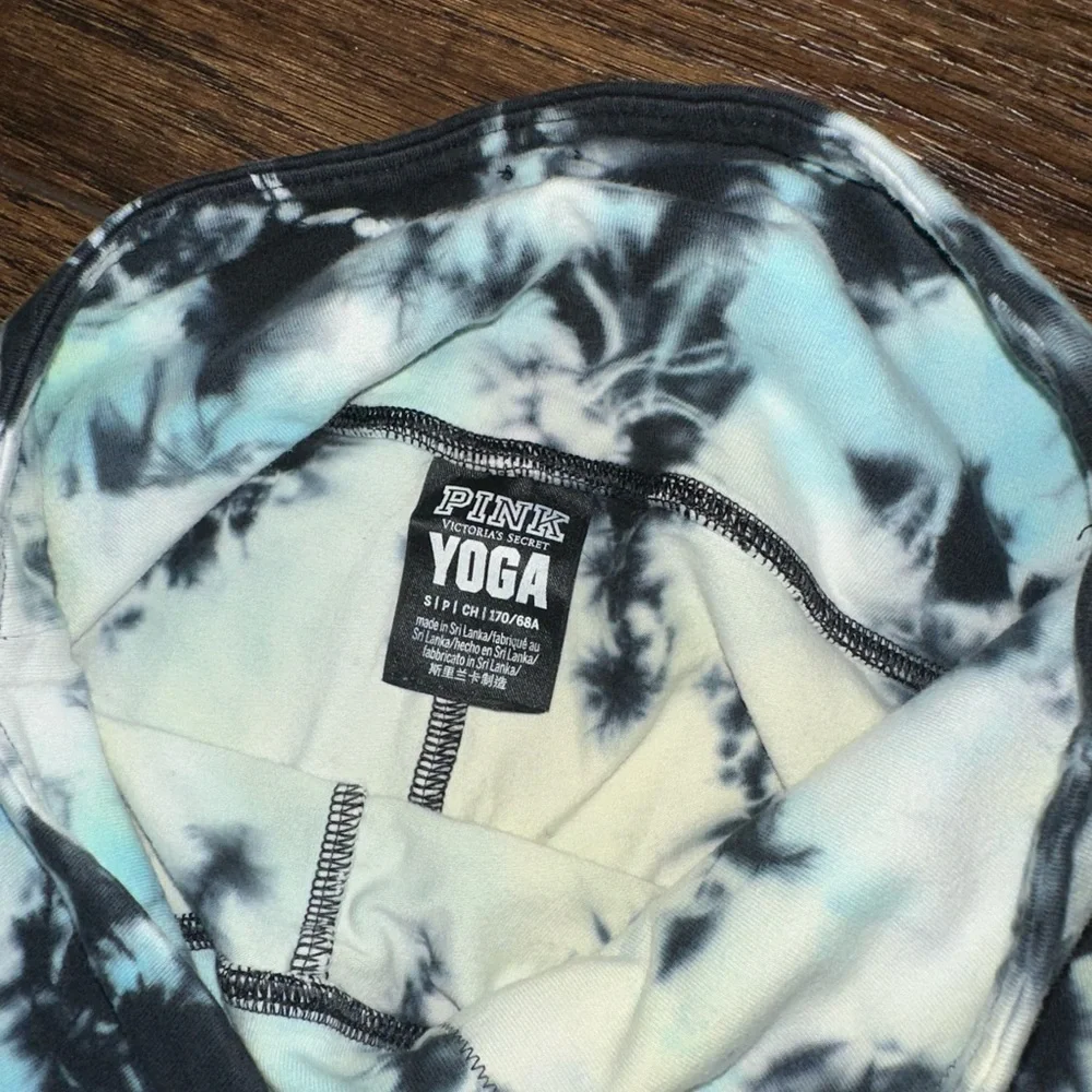 PINK Victoria's Secret Women’s Spandex Biker Shorts - Picture 4 of 10